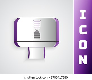 Icono de la espiral de ADN cortada en papel y monitor de ordenador aislado en fondo gris. La investigación poligonal de la tecnología médica mesh art. Ilustración vectorial