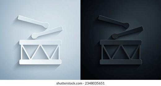 Tambor de corte de papel con icono de palos de tambor aislado en fondo gris y negro. Signo musical. Símbolo de instrumento musical. Estilo de arte de papel. Vector