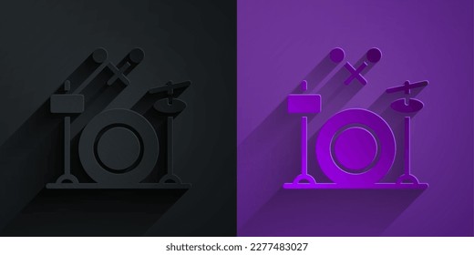 Icono de tambores de corte de papel aislados en negro sobre fondo morado. Signo musical. Símbolo de instrumento musical. Estilo de arte de papel. Vector