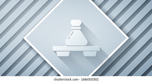 Corte de papel Icono de remolque en cartón aislado en fondo gris. Platos chinos tradicionales. Estilo de arte de papel. Ilustración vectorial