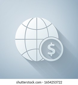 Papel cortado globo terrestre con un símbolo de dólar aislado en fondo gris. Signo mundial o terrestre. Símbolo global de internet. Formas geométricas. Estilo de arte de papel.  Ilustración vectorial