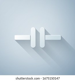 Corte de papel Icono de esquema de circuito eléctrico aislado en fondo gris. Tarjeta de circuitos. Estilo de arte de papel.  Ilustración vectorial