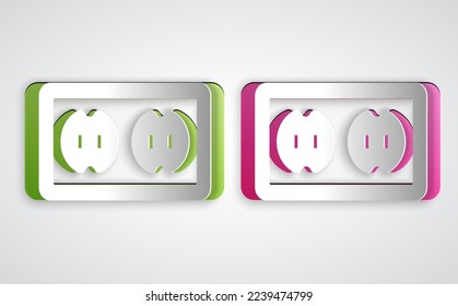 Corte de papel Icono de salida eléctrica aislado en fondo gris. Toma de corriente. Símbolo de rosette. Estilo de arte de papel. Vector