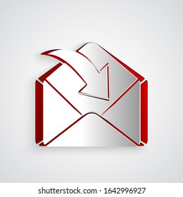 Icono de envoltura de papel aislado en fondo gris. Concepto de mensaje recibido. Nuevo mensaje entrante de correo electrónico, sms. Servicio de entrega de correo. Estilo de arte de papel.  Ilustración vectorial