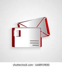 Papier-Schnitt Umschlag Symbol einzeln auf grauem Hintergrund. E-Mail-Nachrichtenbriefsymbol. Kunststil aus Papier. Vektorillustration-Illustration