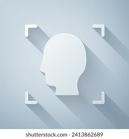 Papierschnitt Gesichtserkennungssymbol einzeln auf grauem Hintergrund. Scanner-Symbol für Gesichtserkennung. Gesichtsnummer. Cyber-Sicherheitskonzept. Kunststil aus Papier. Vektorgrafik