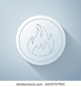 Cortado de papel Icono de llama de fuego aislado en fondo gris. Estilo de arte de papel. Ilustración vectorial