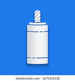Icono de Firework de corte de papel aislado en fondo azul. Concepto de fiesta divertida. Símbolo pirotécnico explosivo. Estilo de arte de papel.  Ilustración vectorial
