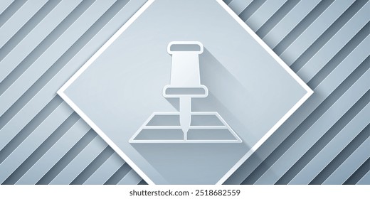 Corte de papel Mapa dobrado com ícone de marcador de localização isolado no fundo cinza. Estilo da arte do papel. Vetor