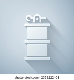 Icono de la granada de humo de mano cortada de papel aislado en fondo gris. Explosión de bomba. Estilo de arte de papel. Vector