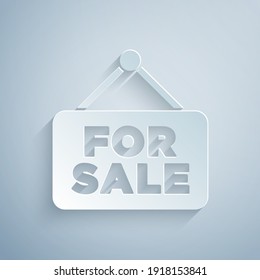 Cartel de recorte de papel Colgando con texto Icono de Para venta aislado en fondo gris. Cartel con texto a la venta. Estilo de arte de papel. Vector.
