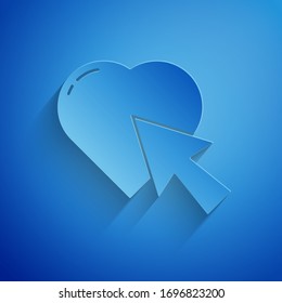 Papierschnitt Herz und Cursor anklicken Symbol einzeln auf blauem Hintergrund. Online Dating. Klicken Sie auf die Schaltfläche "Wie". Internationaler Tag der glücklichen Frauen. Kunststil aus Papier. Vektorillustration-Illustration