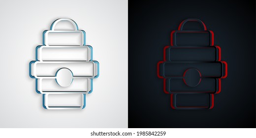 Hive de corte de papel para las abejas icono aislado en fondo gris y negro. Símbolo de colmena. Apiario y apicultura. Buena comida natural. Estilo de arte de papel. Vector