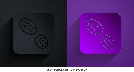 Corte de papel Ícone de sapatos de pegadas humanas isolado em preto sobre fundo roxo. Sola de sapatos. Estilo da arte do papel. Vetor