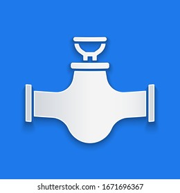 Corte de papel Tubo metálico de la industria e icono de válvula aislado en fondo azul. Estilo de arte de papel.  Ilustración vectorial