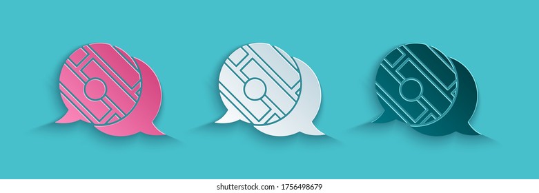 Recorte de papel Infografía del icono de navegación de mapas de la ciudad aislado en fondo azul. Diseño de concepto de interfaz de aplicación móvil. Concepto de geolacación. Estilo de arte de papel. Ilustración vectorial