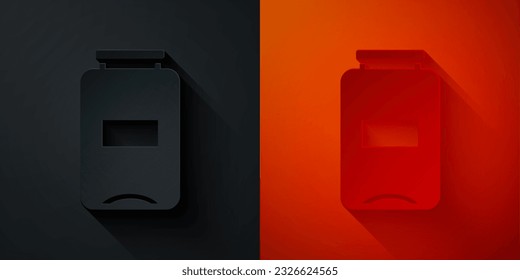 Corte de papel Icono de tarro de mermelada aislado en fondo negro y rojo. Estilo de arte de papel. Vector