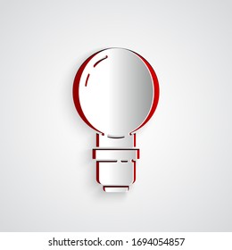 Cortado de papel Bombilla con el concepto de icono de idea aislado en fondo gris. Símbolo de energía e ideas. Concepto de inspiración. Estilo de arte de papel. Ilustración vectorial