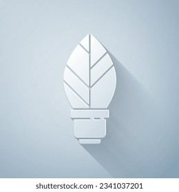 Cortado de papel Bombilla de luz con icono de hoja aislado en fondo gris. Concepto de energía ecológica. Concepto de energía alternativa. Estilo de arte de papel. Ilustración vectorial