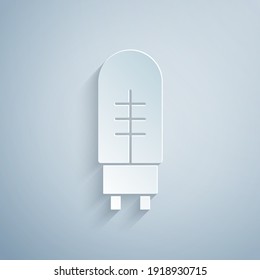 Corte de papel Icono de diodo emisor de luz aislado en fondo gris. Componente eléctrico de diodo semiconductor. Estilo de arte de papel. Vector.