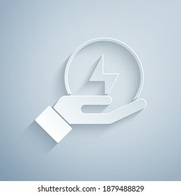 Icono de perno relámpago de papel aislado en fondo gris. Signo de flash. Icono de flash de carga. Tornillo de trueno. Ataque de iluminación. Estilo de arte de papel. Vector.