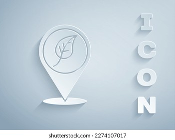 Papierschnitt Lage mit Blattsymbol einzeln auf grauem Hintergrund. Ökoenergiekonzept Alternatives Energiekonzept. Kunststil aus Papier. Vektorgrafik