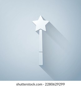 Recorte de papel Icono de varita mágica aislado en fondo gris. Complemento mágico de forma estrella. Poder mágico. Estilo de arte de papel. Vector