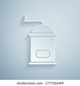 Recorte de papel Icono del molino de café manual aislado en el fondo gris. Estilo de arte de papel. Ilustración vectorial