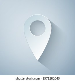 Pin-Symbol auf Papierschnitt einzeln auf grauem Hintergrund. Zeigersymbol. Ortszeichen. Navigationskarte, GPS, Richtung, Ort, Kompass, Kontakt, Suchbegriff. Kunststil aus Papier. Vektorillustration-Illustration
