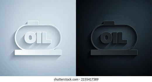 Papierschnitt Tankspeichersymbol einzeln auf grauem und schwarzem Hintergrund. Behälter für die Öl- und Gasindustrie. Tankstelle. Kunststil aus Papier. Vektorgrafik