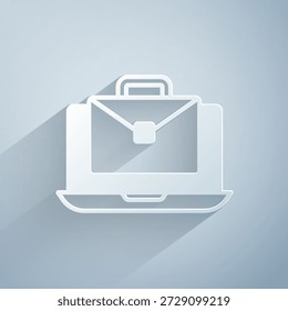 Corte de papel ícone de trabalho online isolado no fundo cinza. Homem Freelancer trabalhando em laptop em sua casa. Trabalho à distância. Conceito de trabalho à distância. Estilo da arte do papel. Vetor