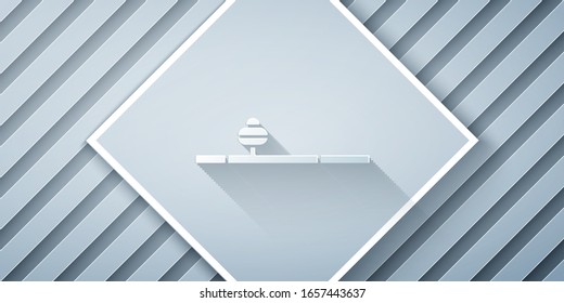 Icono de tubería de opio de corte de papel aislado en fondo gris. Estilo de arte de papel.  Ilustración vectorial
