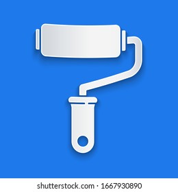 Papierschnitt Pinselrollenbürste Symbol einzeln auf blauem Hintergrund. Kunststil aus Papier. Vektorillustration-Illustration