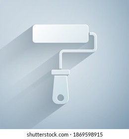 Recorte de papel Icono de pincel de rodillos de pintura aislado en fondo gris. Estilo de arte de papel. Vector