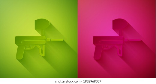 Icono de la pistola de papel cortado Paintball aislado en fondo verde y rosa. Estilo de arte de papel. Ilustración vectorial