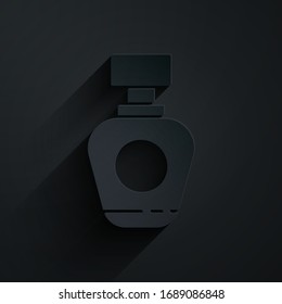 Icono de corte de papel Perfume aislado en fondo negro. Estilo de arte de papel. Ilustración vectorial