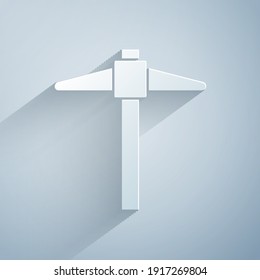 Recorte de papel Icono de Pickaxe aislado en fondo gris. Estilo de arte de papel. Vector