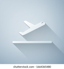 Icono de despegue de plano de corte de papel aislado en fondo gris. Símbolo de transporte del avión. Estilo de arte de papel. Ilustración vectorial