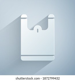 Cortado de papel Icono de bolsa de plástico aislado en fondo gris. Signo de prohibición del envase de celofán y polietileno desechable. Estilo de arte de papel. Vector