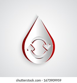 Papierschnitt Reinigen Sie sauberes Aqua Symbol einzeln auf grauem Hintergrund. Wassertropfen mit Schild Recycling. Kunststil aus Papier. Vektorillustration-Illustration
