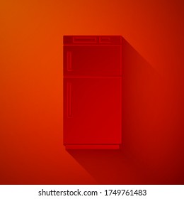 Icono del refrigerador de corte de papel aislado en el fondo rojo. Frigorífico congelador. Tecnología y electrodomésticos. Estilo de arte de papel. Ilustración vectorial