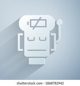 Papier geschnitten Robot Low-Batterie-Ladesymbol einzeln auf grauem Hintergrund. Künstliche Intelligenz, maschinelles Lernen, Cloud-Computing. Kunststil aus Papier. Vektorgrafik