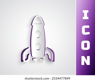 Icono de la nave del cohete del corte de papel aislado en fondo gris. Viajes espaciales. Estilo de arte de papel. Vector