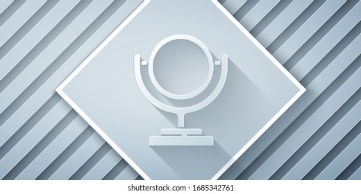 Icono de espejo de maquillaje redondo aislado en fondo gris. Estilo de arte de papel. Ilustración vectorial