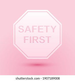 Recorte de papel Seguridad Primer icono de forma octogonal aislado en fondo rosado. Estilo de arte de papel. Vector.