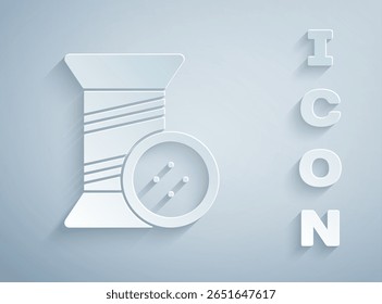 Corte de papel Linha de costura no carretel e ícone de botão isolado no fundo cinza. Carretel de fio. Bobina de rosca. Estilo da arte do papel. Ilustração de vetor