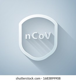 Escudo de corte de papel protegido contra virus, gérmenes y bacterias icono aislado en fondo gris. Concepto de sistema inmunológico. Virus Corona 2019-nCoV. Estilo de arte de papel. Ilustración vectorial