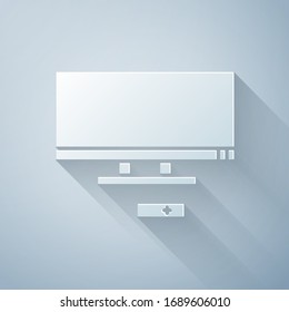 Icono de Smart Tv cortado en papel aislado en fondo gris. Cartel de televisión. Estilo de arte de papel. Ilustración vectorial