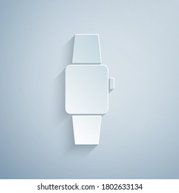 Papier schneidet Smart-Uhr-Symbol einzeln auf grauem Hintergrund. Kunststil aus Papier. Vektorgrafik.
