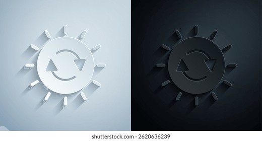 Icono del panel de energía solar aislado en el fondo gris y negro. Sol con símbolo de relámpago. Estilo de arte de papel. Vector